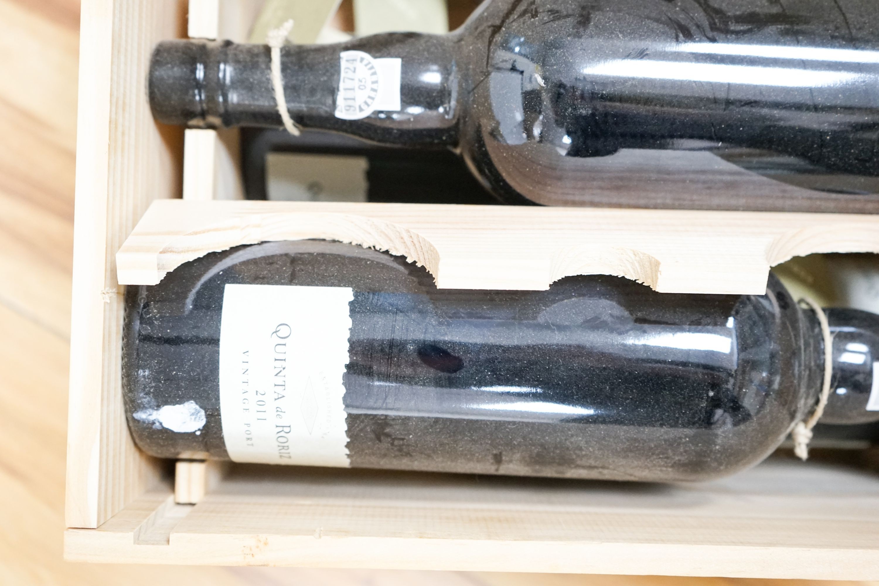 Five bottles of Quinta de Roriz 2011 vintage port in original wooden case